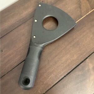 Oxo Black jar opener